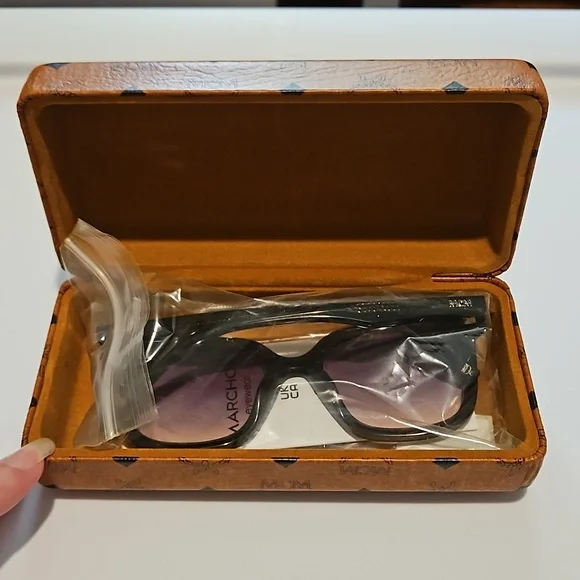 NWT MCM725S 52-20-140 grey sunglasses with hard case and cleaning cloth - Picture 13 of 15